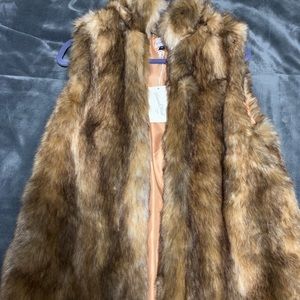 Universal thread faux fur vest